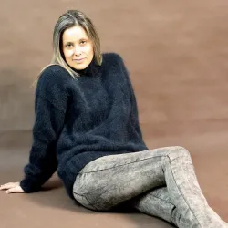 Hand Knit 100% pure angora Sweater black Fuzzy turtleneck Handgestrickte pullover by Extravagantza