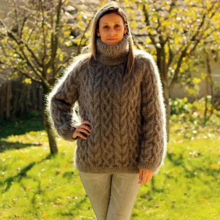 Cable Hand Knit Mohair Sweater gray Fuzzy Turtleneck Handgestrickt pullover by Extravagantza