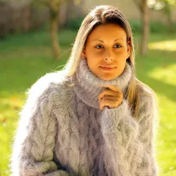 Cable Hand Knit Mohair Sweater ver light gray Fuzzy Turtleneck Handgestrickt pullover by Extravagantza