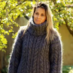Cable Hand Knit Mohair Sweater ver dark gray Fuzzy Turtleneck Handgestrickt pullover by Extravagantza