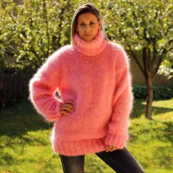 Hand Knit Mohair Sweater pink Fuzzy Turtleneck Handgestrickt pullover by Extravagantza