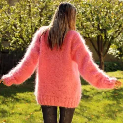 Hand Knit Mohair Sweater pink Fuzzy Turtleneck Handgestrickt pullover by Extravagantza