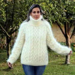 Cable Hand Knit Mohair Sweater white Fuzzy Turtleneck Handgestrickt pullover by Extravagantza
