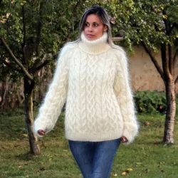 Cable Hand Knit Mohair Sweater white Fuzzy Turtleneck Handgestrickt pullover by Extravagantza