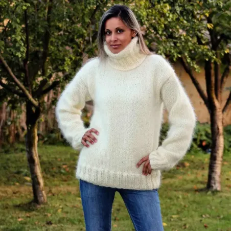 Hand Knit Mohair Sweater White Fuzzy Turtleneck Handgestrickte pullover