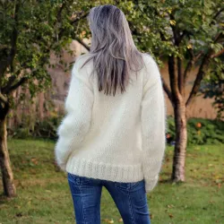 Hand Knit Mohair Sweater White Fuzzy Turtleneck Handgestrickte pullover