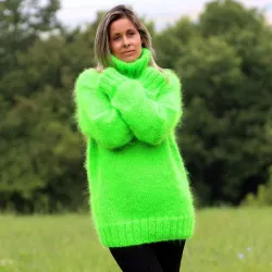 Hand Knit Mohair Sweater Neon Green Fuzzy Turtleneck Handgestrickte pullover