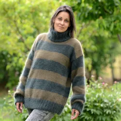 Hand Knit 100% pure angora Sweater green Fuzzy turtleneck Handgestrickte pullover by Extravagantza