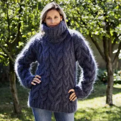 Cable Hand Knit Mohair Sweater gray Fuzzy Turtleneck Handgestrickt pullover by Extravagantza