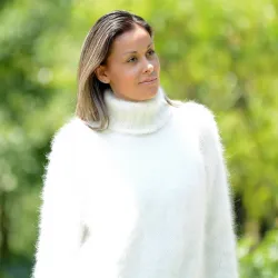 Hand Knit 100% pure angora Sweater White Fuzzy Turtleneck Handgestrickte pullover by Extravagantza