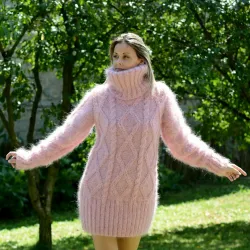 Cable Hand Knit Mohair Sweater light Pink Fuzzy Turtleneck Handgestrickt pullover by Extravagantza