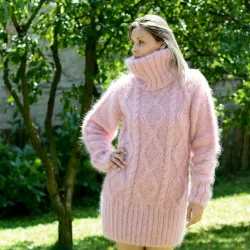 Cable Hand Knit Mohair Sweater light Pink Fuzzy Turtleneck Handgestrickt pullover by Extravagantza