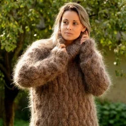 Cable Hand Knit Mohair Sweater Light Brown Fuzzy Turtleneck Handgestrickt pullover by Extravagantza