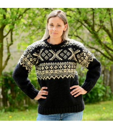 Icelandic Nordic Hand Knit 100 % Wool Sweater Black and White Crew neck Pullover