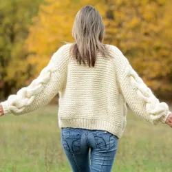 Chunky cable Hand Knit 100 % Wool Cardigan white V-neck