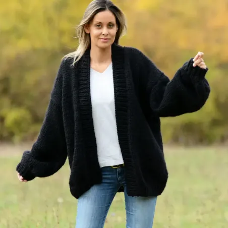 Oversized Chunky Cable Hand Knit 100 % Wool Cardigan black V-neck