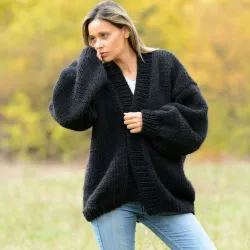 Oversized Chunky Cable Hand Knit 100 % Wool Cardigan black V-neck