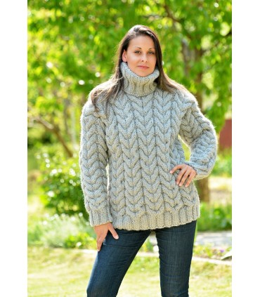 Cable Hand Knitted Chunky 100 % Pure Wool Turtleneck Sweater Light Gray Jumper